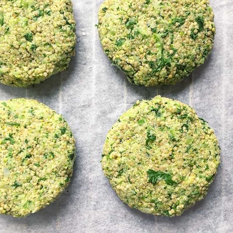 Quinoa, broccoli en peterselie burger